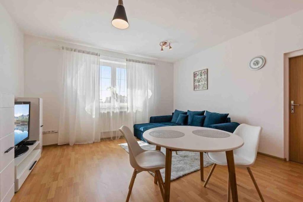 Apartament Modern & Cozy Near Hockey & Football Arena